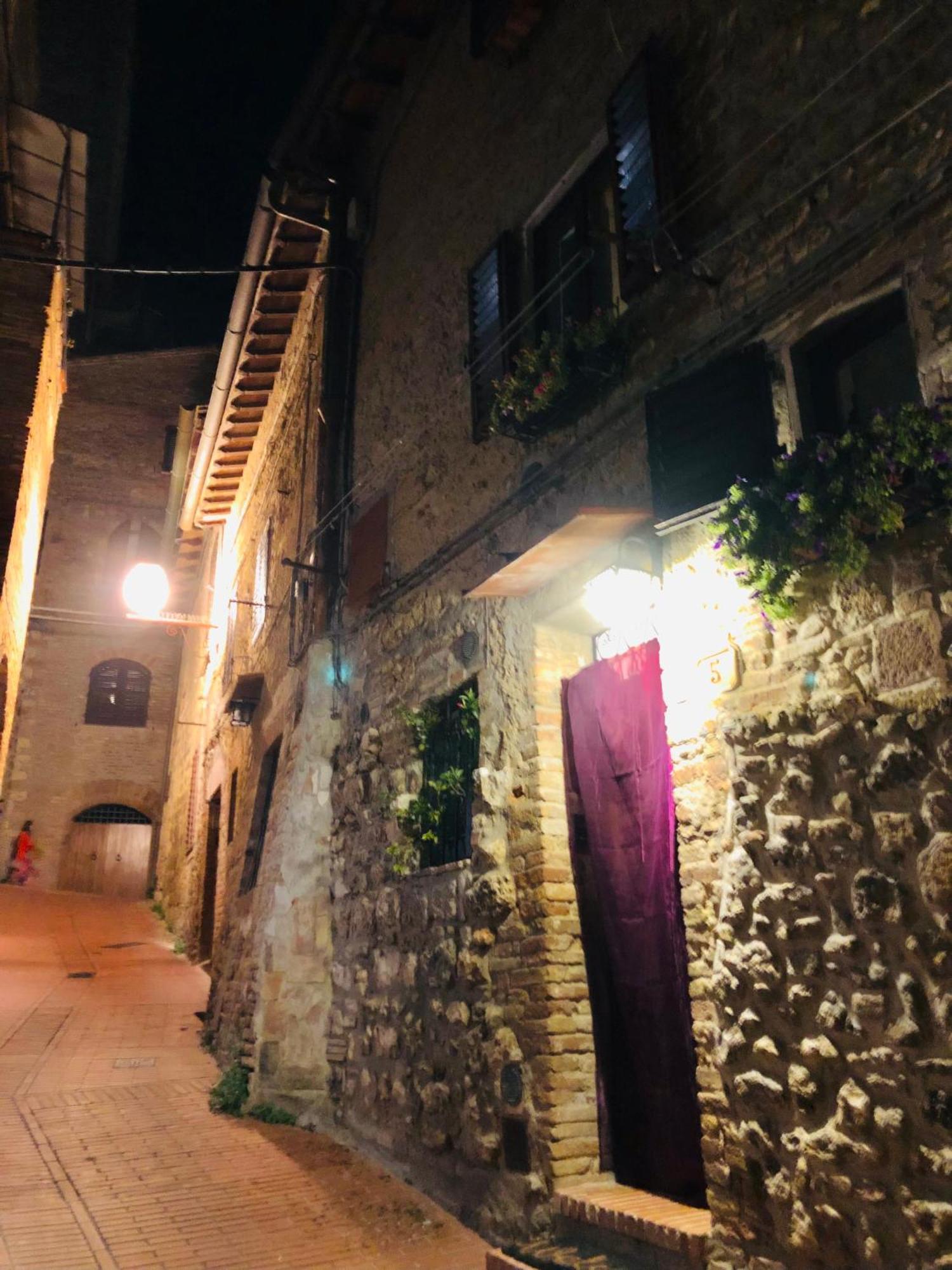 Casa Nel Centro Storico Leilighet San Gimignano Eksteriør bilde